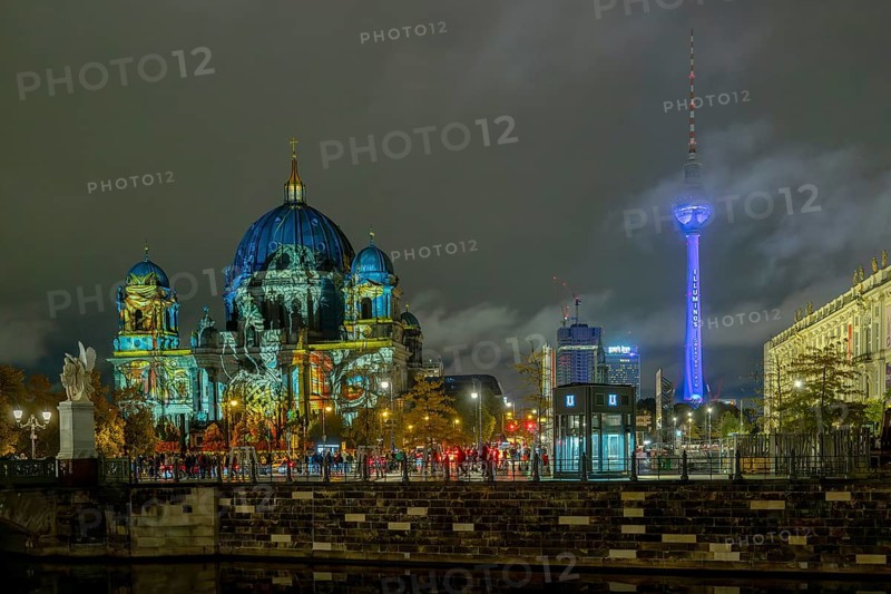 Berlin Cathedral, with television tower, 21st BERLIN FESTIVAL OF LIGHTS, motto Let's Shine Together, light installations, 8 October 2025, Berlin, Germany, opening day in drizzle < english> 21st BERLIN FESTIVAL OF LIGHTS, motto Let's Shine Together, light installations, October 8, 2025, Berlin, Germany