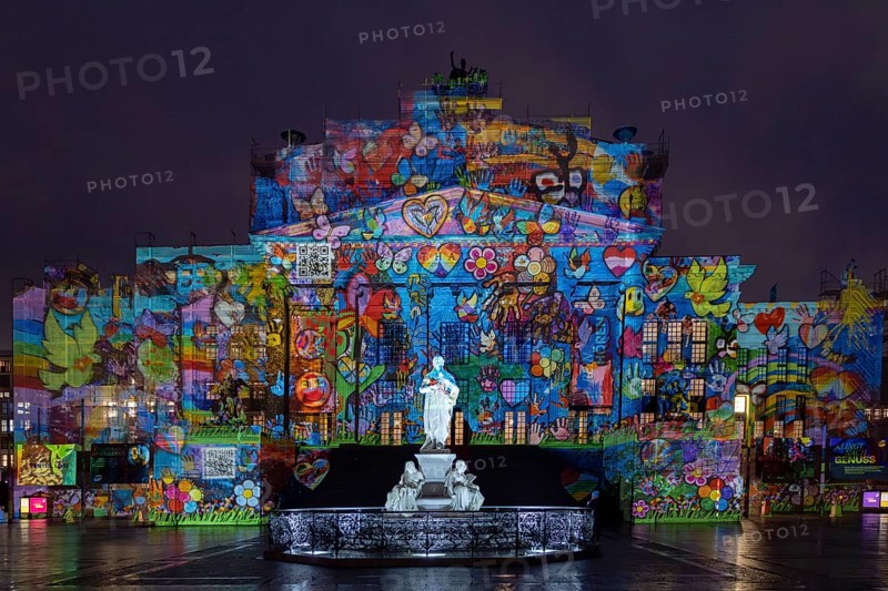 Concert hall Berlin, Gendarmenmarkt, 21st BERLIN FESTIVAL OF LIGHTS, motto Let's Shine Together, light installations, 8 October 2025, Berlin, Germany, opening day in drizzle, art action The Hands of Berlin< english> 21st BERLIN FESTIVAL OF LIGHTS, motto Let's Shine Together, light installations, October 8, 2025, Berlin, Germany