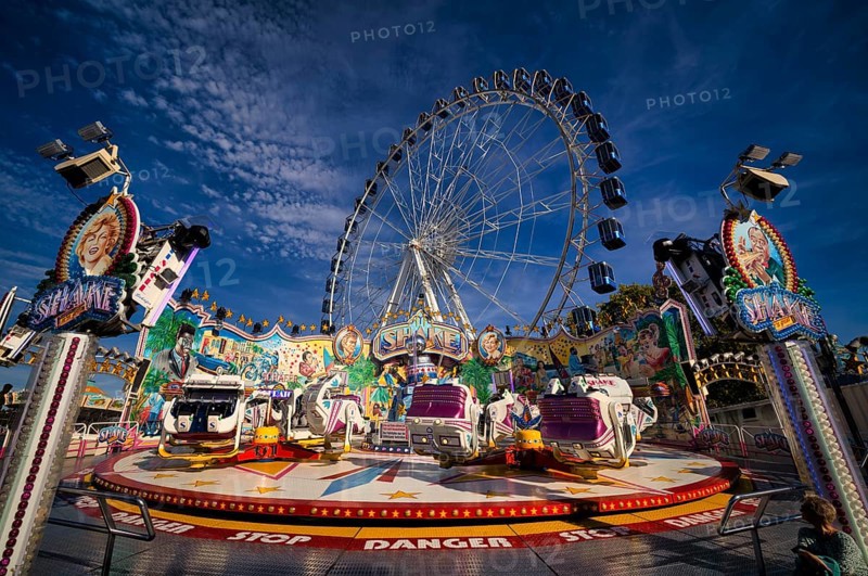 Shake And Roll, round ride, Ferris wheel, Europa Rad, rides, motion, motion effect, Cannstatter Wasen, funfair, fair, spring festival, folk festival, Bad Cannstatt, Stuttgart, Baden-Württemberg, Germany