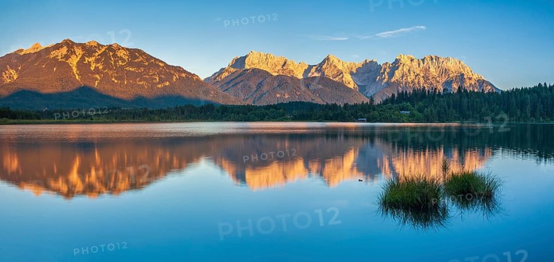 View over the Barmsee to the Karwendel mountains in the evening light, peaks with alpenglow are reflected in the water, Krün near Mittenwald, Upper Bavaria, Bavaria, Germany
