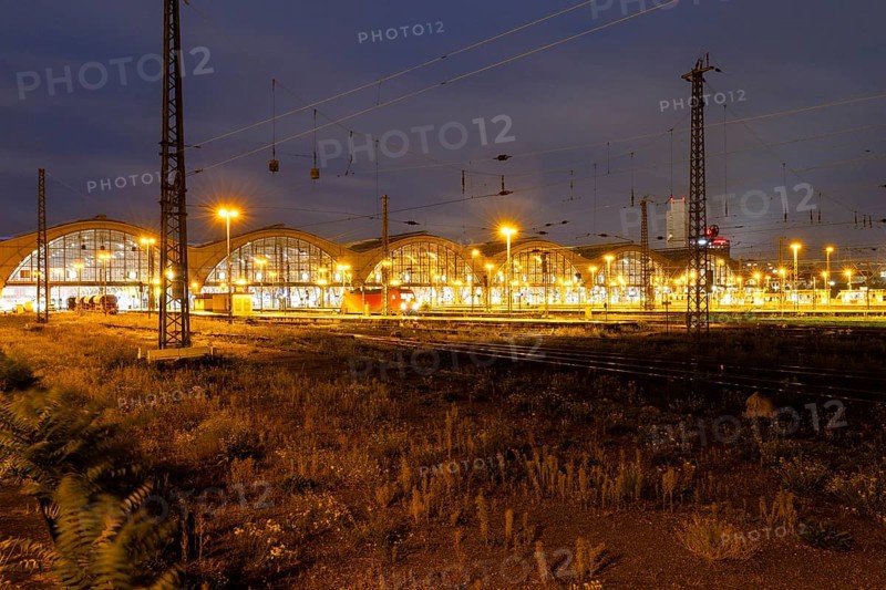 Riveted iron truss, railway, railway tracks, building, blue hour, main station, Leipzig, Saxony, Germany