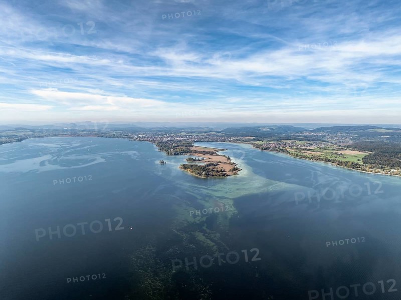 Aerial view of the Mettnau peninsula with the Markelfinger Winkel on the right and the Zeller See on the left, the Hegauberge mountains on the horizon, Untersee, Lake Constance, Constance district, Baden-Württemberg, Germany