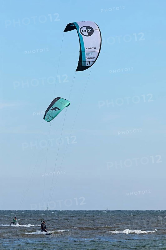 Kitesurfer, Baltic Sea, Falshöft, Pommerby, Schleswig-Holstein, Germany