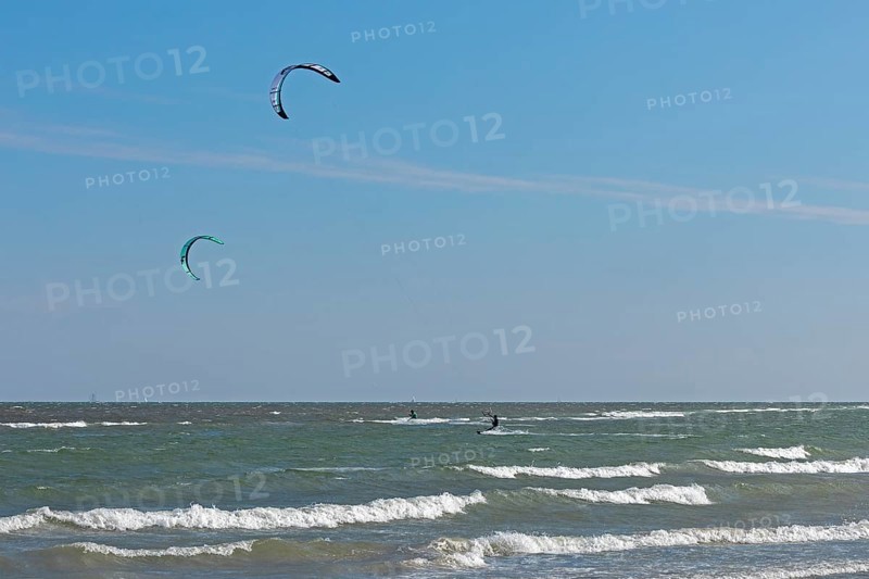Kitesurfer, Baltic Sea, Falshöft, Pommerby, Schleswig-Holstein, Germany