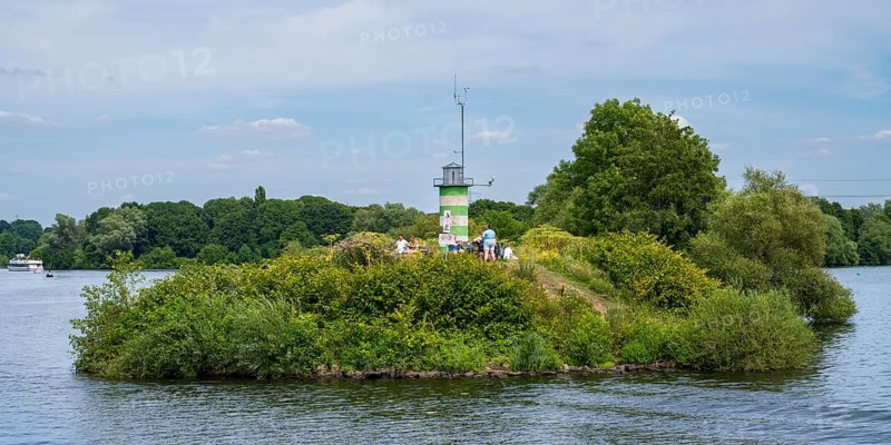 Lighthouse on an island on Lake Kemnader, people on the island, Heveney, Witten, Ruhr area, North Rhine-Westphalia, Germany