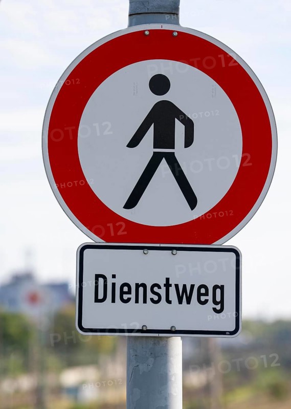 Traffic sign, passage prohibited, official route, on a federal road, Germany