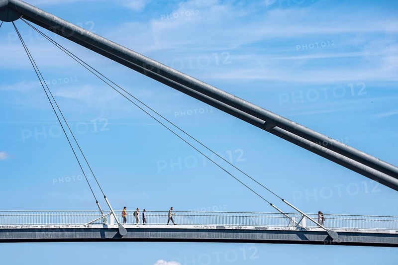 Bridges in Düsseldorf, in the foreground, the pedestrian and cycle bridge over the canal to the inner harbour, media harbour of Düsseldorf, behind it the Rheinkniebrücke, road bridge over the Rhine near Düsseldorf, Germany