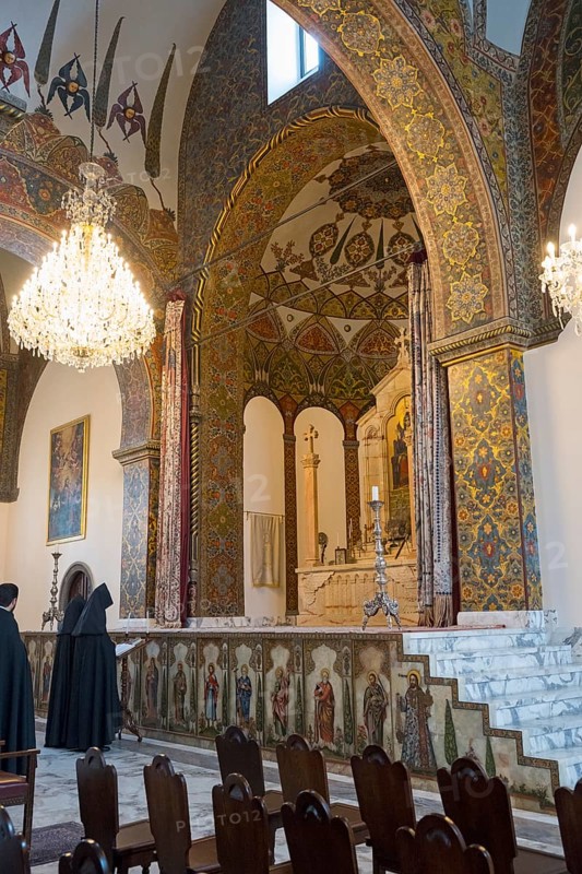 Monks pray in the magnificently decorated church with altar and chandelier, Inside the historic, most important Armenian Orthodox cathedral, UNESCO World Heritage Site, Echmiadzin, Ejmiacin, Vagharshapat, Vagarshapat, Vagarshapat, Valaršapat, Vagharshapat, Armavir province, Armenia