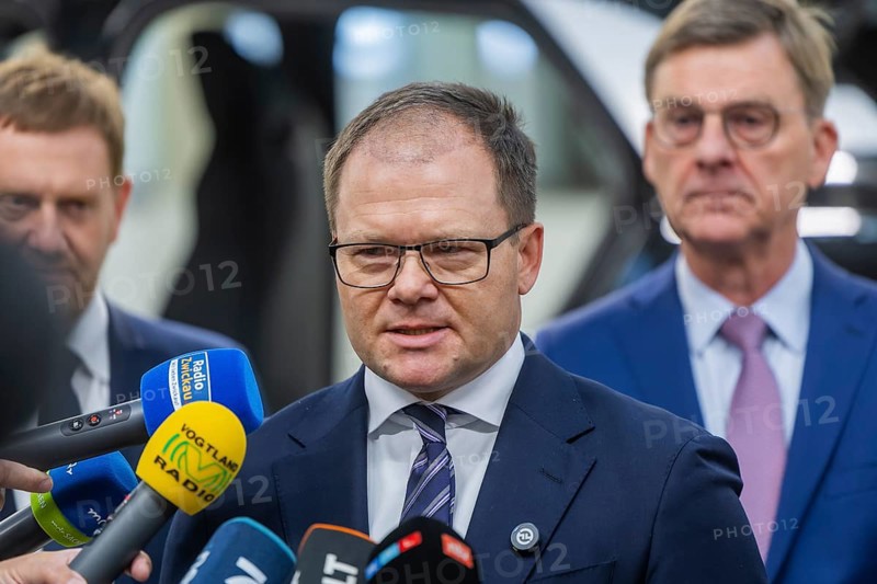 Federal Environment Minister Carsten Schneider during his visit to the Volkswagen vehicle plant in Zwickau, Zwickau, Saxony, Germany