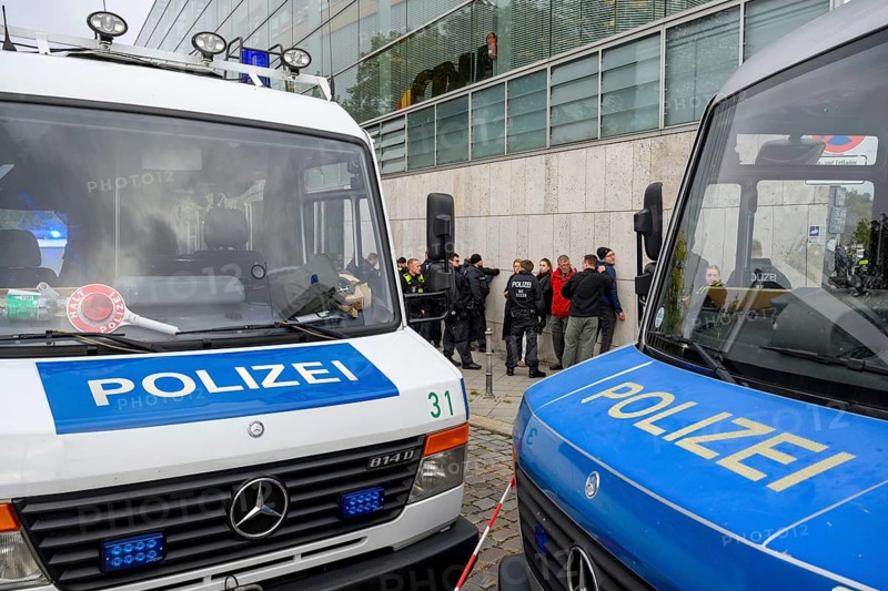 Police cordon at the CDU's Konrad Adenauer House. Arrested activists of the New Generation. After an attempt of a performance of the New Generation to fight corruption in front of the Konrad-Adenauer-Haus, the federal office of the CDU. Berlin, 06.10.2025