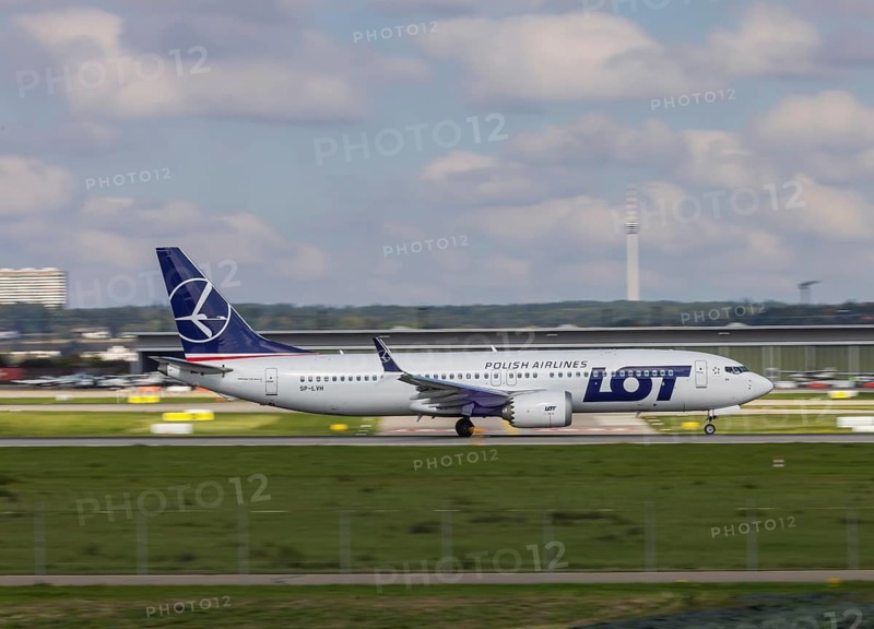 Flight operations at Stuttgart Airport. Aircraft on landing. Aircraft registration: SP-LVH, LOT Polish Airlines, Boeing 737 MAX 8, Stuttgart, Baden-Württemberg, Germany