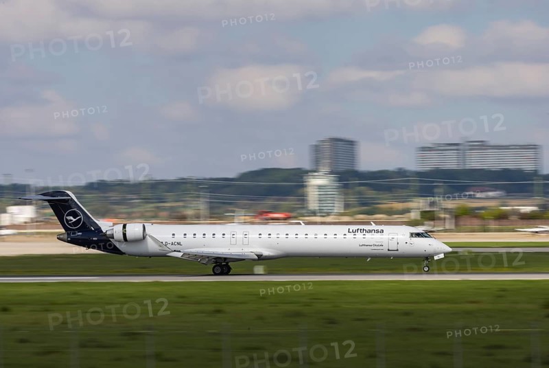 Flight operations at Stuttgart Airport. Aircraft landing. Aircraft registration number: D-ACNL, Mitsubishi CRJ-900LR, Lufthansa, Lufthansa CityLine. Stuttgart, Baden-Württemberg, Germany