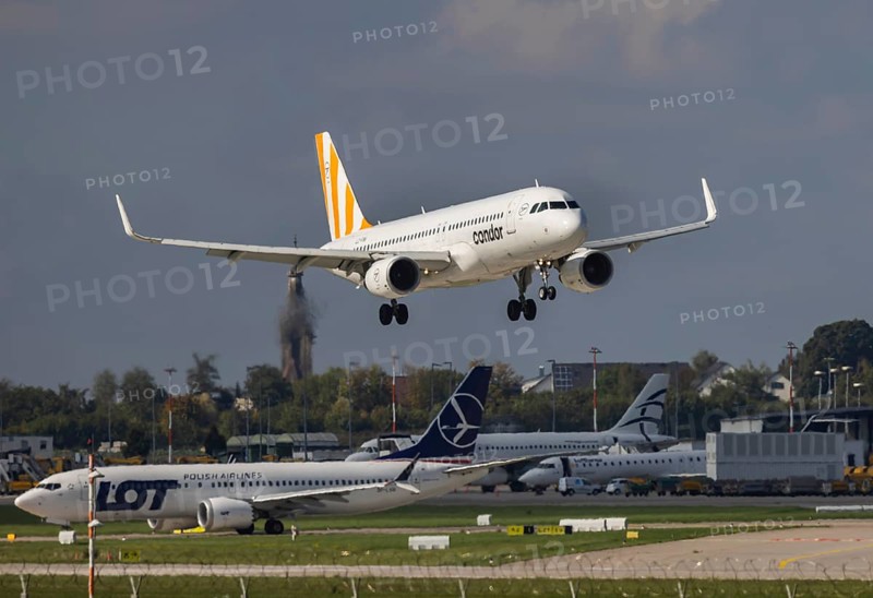 Flight operations at Stuttgart Airport. Aircraft on landing. Aircraft registration number: LZ-FBK, Condor, Airbus A320-200, Stuttgart, Baden-Württemberg, Germany