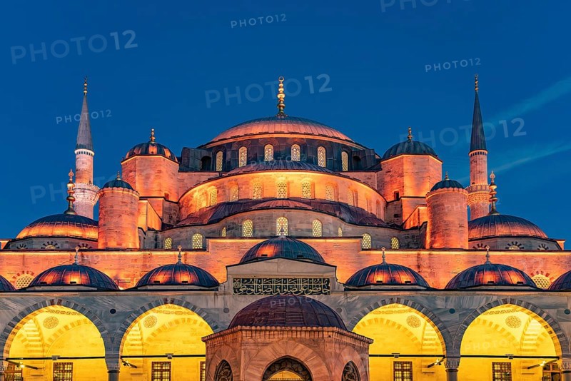 The Blue Mosque or Sultan Ahmed Mosque at dusk, Istanbul, Turkey