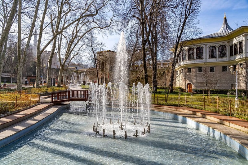 Fountain in Gülhane Park in Istanbul, Turkey