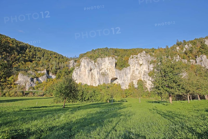 Falkensteinwände, Rabenwand, Bröller, rock face, rock formations, rock cliff, rock, grotto, landscape, nature photography, Thiergarten, Beuron, Upper Danube Valley, Swabian Alb, Baden-Württemberg, Germany