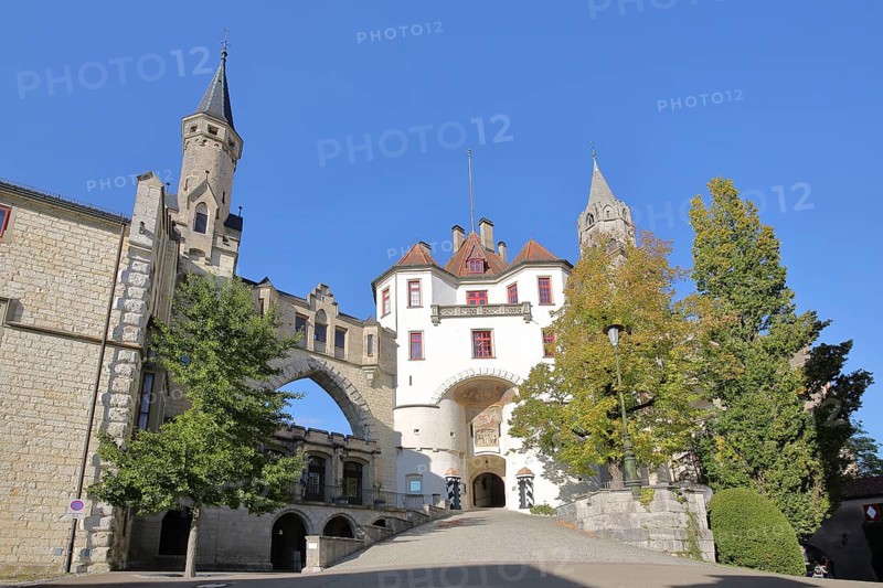 Entrance with gatehouse to Hohenzollern Castle, landmark, castle, Sigmaringen, Swabian Alb, Baden-Württemberg, Germany