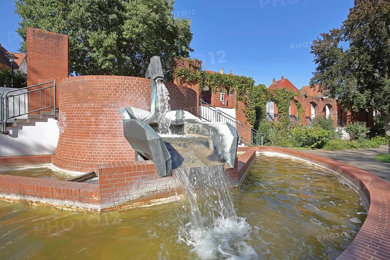 Fountain in Schillerpark, water basin, water jet, Schillerpark, Wiesloch, Baden-Württemberg, Germany