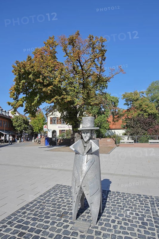 Sculpture Standing Collar by Bernd Kastenholz 1994, metal sculpture, modern art, aluminium, standing curious male figure with collar and hat, top hat, tailcoat, suit, Hauptstraße, Wiesloch, Baden-Württemberg, Germany