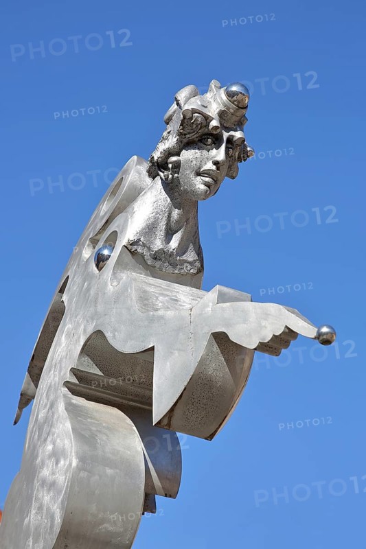 Sculpture guardian angel by Jürgen Goertz, modern art, water basin, fountain, bizarre shining angel with index finger, view from below, silver, pointing, pointing, symbol, aluminium, free-standing, fountain gallery, Adenauerplatz, Wiesloch, Baden-Württemberg, Germany