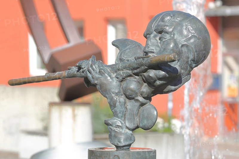 Sculpture Flute Player by Karel Fron 2008, bronze sculpture, modern art, bizarre head with flute, torso, Brunnengalerie, Adenauerplatz, Wiesloch, Baden-Württemberg, Germany