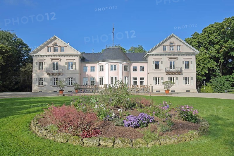 Classicist Villa Eugenia built in 1787, ornamental garden, flower bed, princely garden, Hechingen, Swabian Alb, Baden-Württemberg, Germany