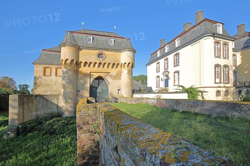Portal with archway, large castle built in the 18th century, bridge, Kleinbüllesheim, Euskirchen, Vordereifel, Eifel, North Rhine-Westphalia, Germany