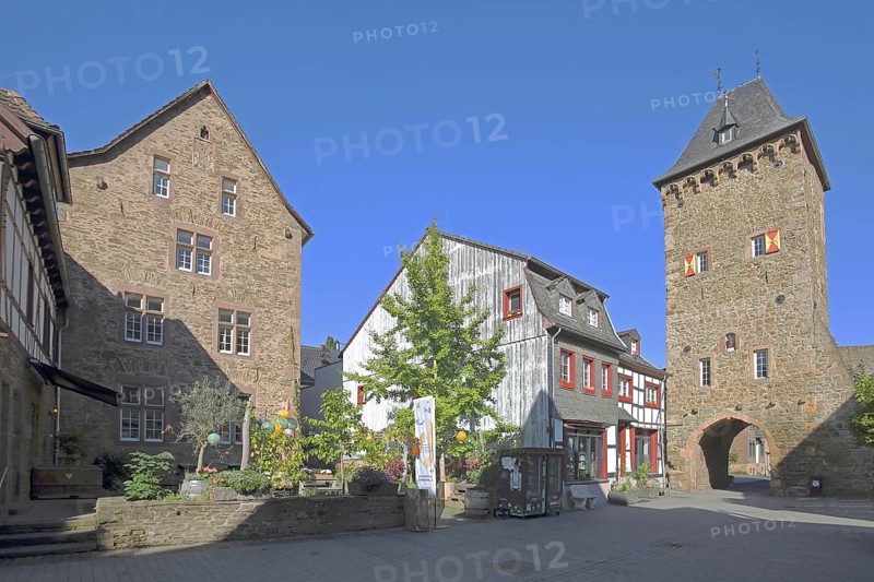 Werther Tor built in 1416 and building, town gate, defence defence tower, Bad Münstereifel, Ahrgebirge, Eifel, North Rhine-Westphalia, Germany