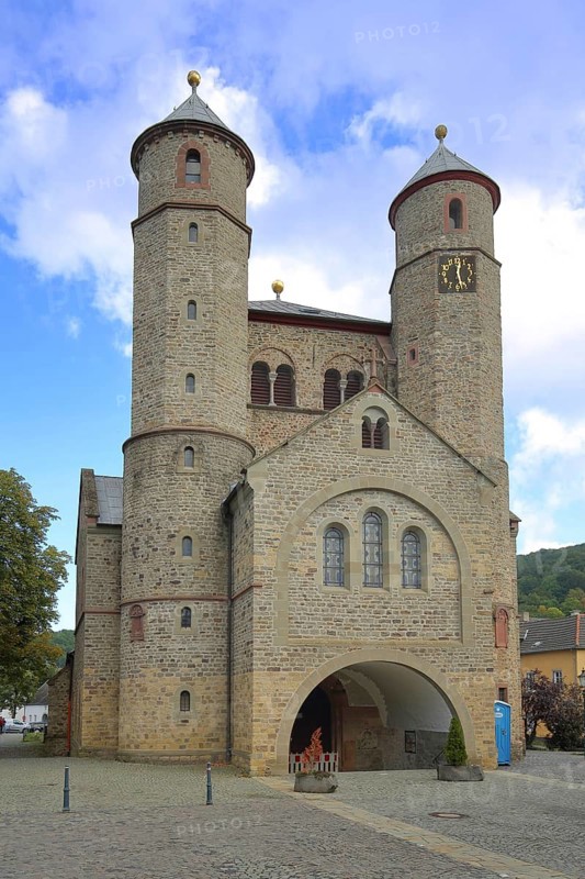 Romanesque collegiate church of St Chrysanthus and Daria with twin towers, Bad Münstereifel, Ahrgebirge, Eifel, North Rhine-Westphalia, Germany