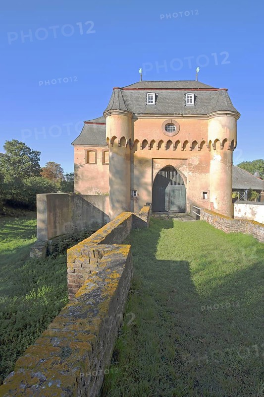 Portal with archway, large castle built in the 18th century, bridge, castle moat, Kleinbüllesheim, Euskirchen, Vordereifel, Eifel, North Rhine-Westphalia, Germany