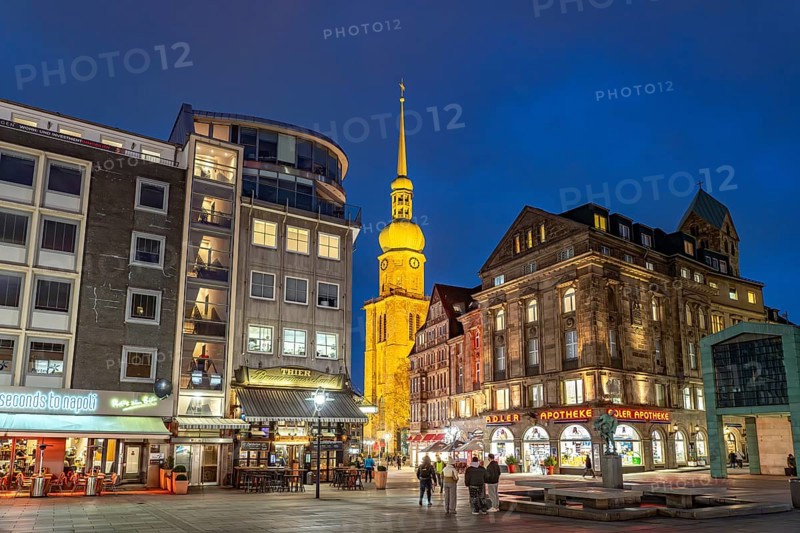 Alter Markt and St Reinoldi Protestant Church at dusk, Dortmund, North Rhine-Westphalia, Germany