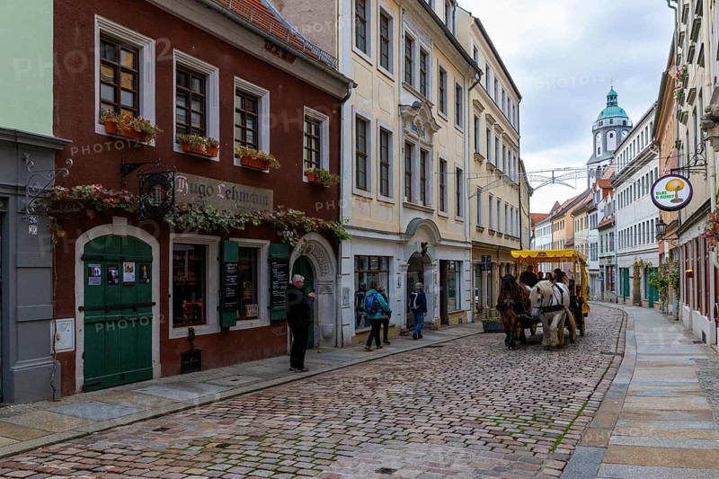 Horse-drawn carriage in the Burgstraße, Church of Our Lady, Jungstil houses, Old Town, Meissen, Saxony, Germany