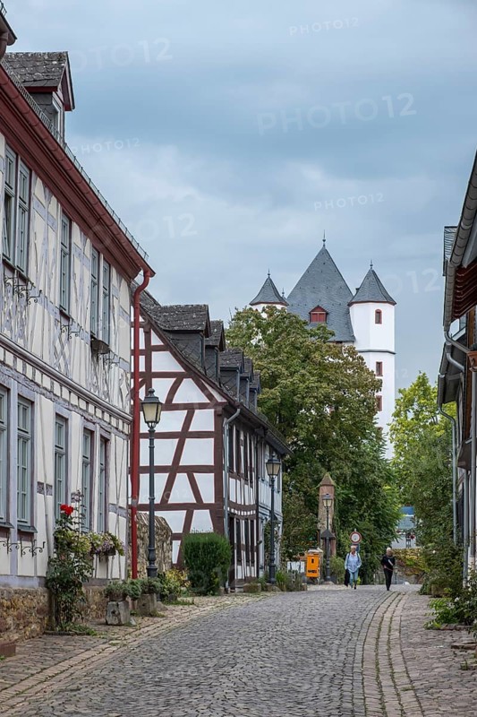 Alley in the old town centre of Eltville, Rheingau, Hesse, Germany