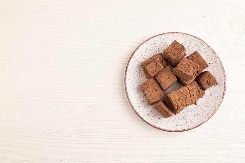 Chocolate marshmallow on white wooden background. top view, flat lay, copy space