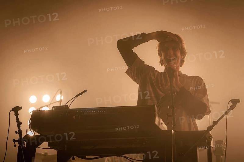 Patrick Hetherington, Keyboarder von Parcels live in der Berliner Max-Schmeling-Halle am 04.10.2025