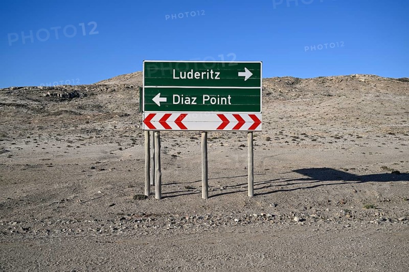 Straßenschild nahe dem Diaz Point oder Dias Point, Lüderitz-Halbinsel, Region Karas, Namibia
