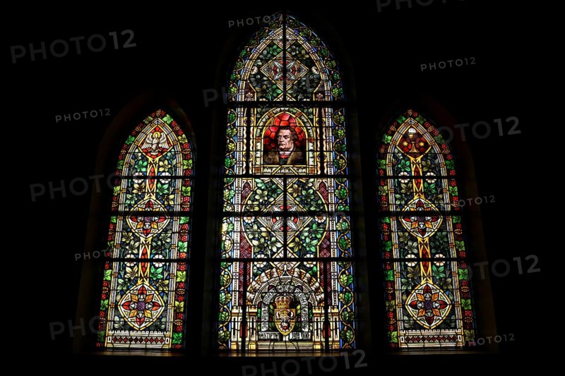 Luther-Fenster, Buntglasfenster, das ein Konterfei des Reformators Martin Luther zeigt, in der evangelisch-lutherischen Kirche von 1912, Lüderitz, Region Karas, Namibia