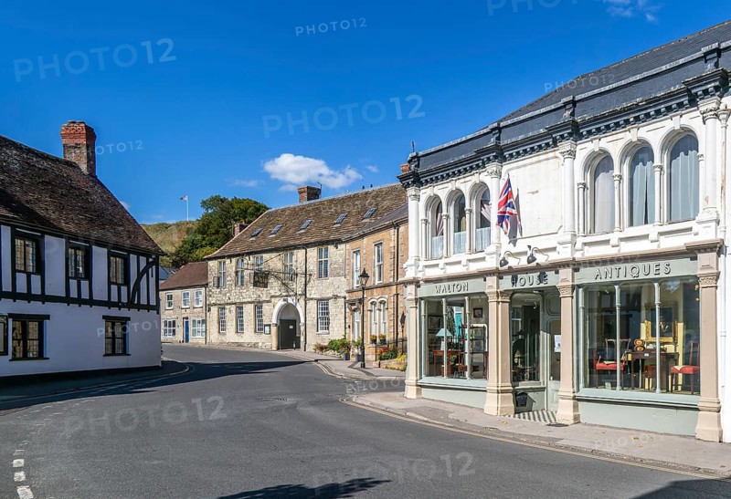 Walton House Antiques shop and Old Ship Inn, Mere, Wiltshire, England, UK view from Market Place