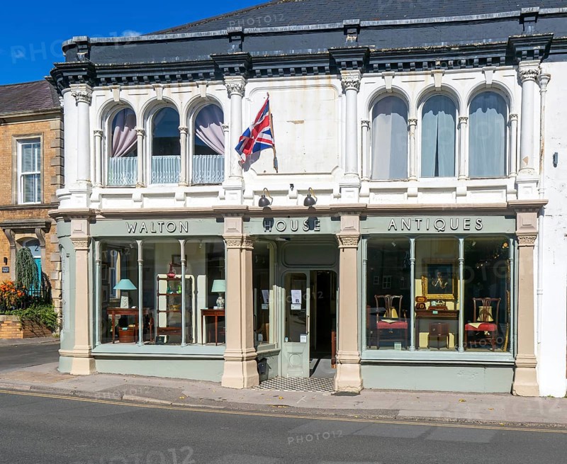Walton House Antiques shop, market Place, Mere, Wiltshire, England, UK