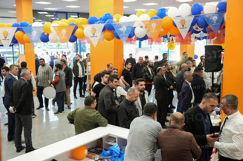 Gaziantep, Türkiye – May 28, 2023. Members of the ruling Justice and Development Party (AKP) follow the announcement of results in the presidential election contested between President Recep Tayyip Erdogan and opposition candidate Kemal Kiliçdaroglu, Gaziantep, Gaziantep, Türkiye