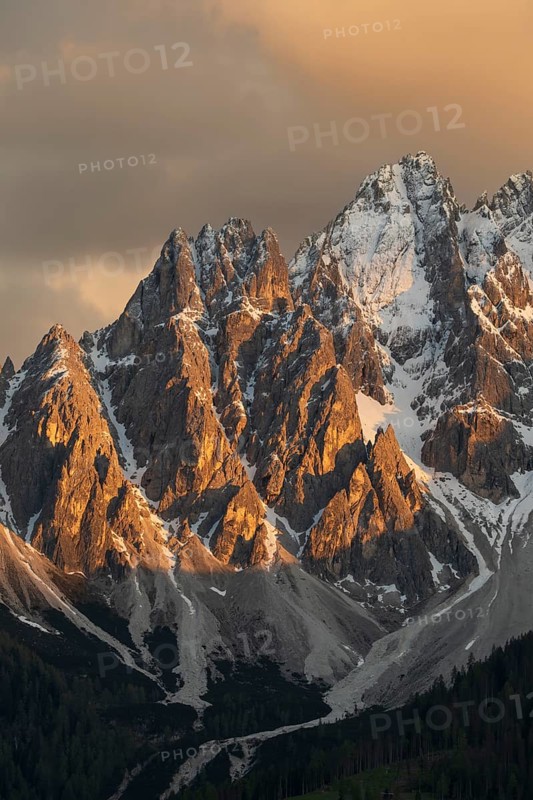 Close-up of mountain peaks of the Haunold Group in the evening light, Haunold, Haunold Group, San Candido, Val Pusteria, Sesto Dolomites, Dolomites, South Tyrol, Italy