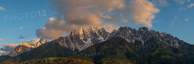 Panoramic view of the local mountains of San Candido in the evening light, Haunold, Birkenkofel, Haunold Group, Val Pusteria, Sesto Dolomites, Dolomites, South Tyrol, Italy