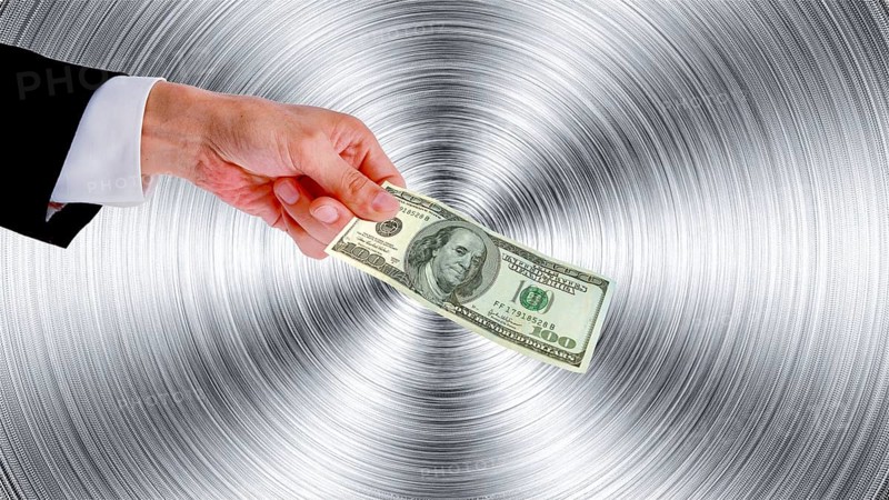 Symbolic image, hand reaches out 100-dollar note, purchasing power, stable currency, currency war, Wall Street and Dax upswing, President Trump's erratic decisions, global tariffs, tariffs, share prices, euro, euro exchange rate, euro high, exchange rates, dollar parity, investment, recession worries, inflation, exports, raw materials and primary products in dollars, oil in dollars, world crisis, Ukraine war, Germany, loss of democracy, autocracy, China, Russia