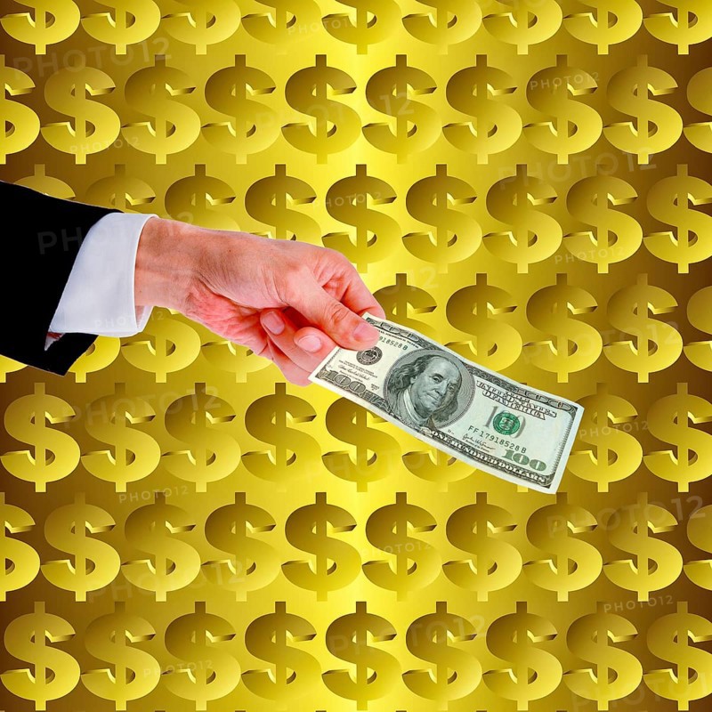 Symbolic image, hand holds out 100-dollar note in front of dollar wall, Wall Street and Dax upswing, President Trump's erratic decisions, global tariffs, tariffs, share prices, euro, euro exchange rate, euro high, exchange rates, dollar parity, investment, recession worries, inflation, exports, raw materials and primary products in dollars, oil in dollars, world crisis, Ukraine war, Germany, loss of democracy, autocracy, China, Russia
