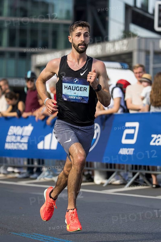 Nick Hauger USA, later in 15th place, at KM38 in front of Potsdamer Platz at the 51st BMW Berlin Marathon 2025 on 21/09/2025