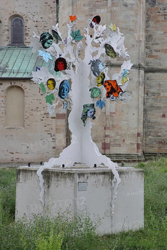 Sculpture Island of Dolls by Alicia Paz 2017, tree figure, female, faces, modern art, abstract art, sculpture park, Magdeburg, Saxony-Anhalt, Germany