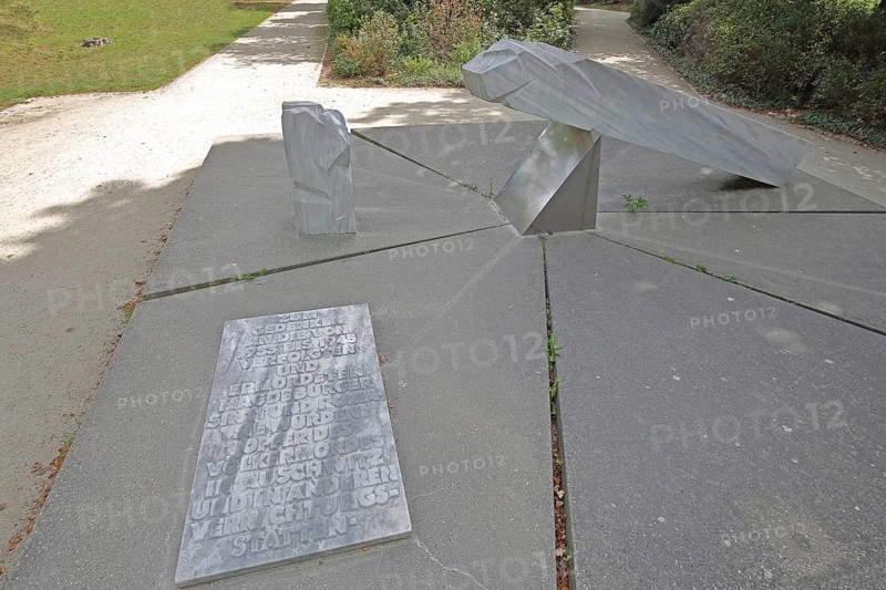Memorial to the Persecution of Sinti and Roma Victims during the Nazi Era, Sculpture by Wolfgang Roßdeutscher 1998, Base plate with inscription, National Socialism, Abstract Art, Modern Art, Park am Fürstenwall, Magdeburg, Saxony-Anhalt, Germany