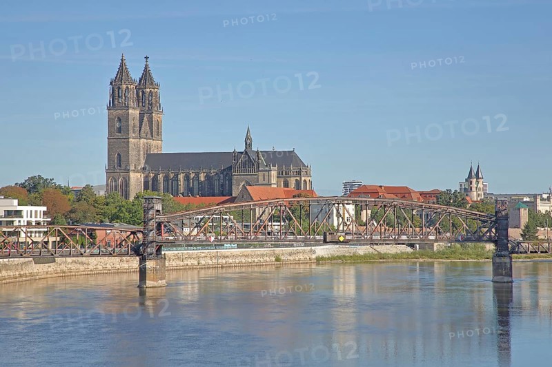 Elbe with lift bridge, Gothic Magdeburg Cathedral of St Mauritius and St Katharina, church, cityscape, arched bridge, Magdeburg, Saxony-Anhalt, Germany