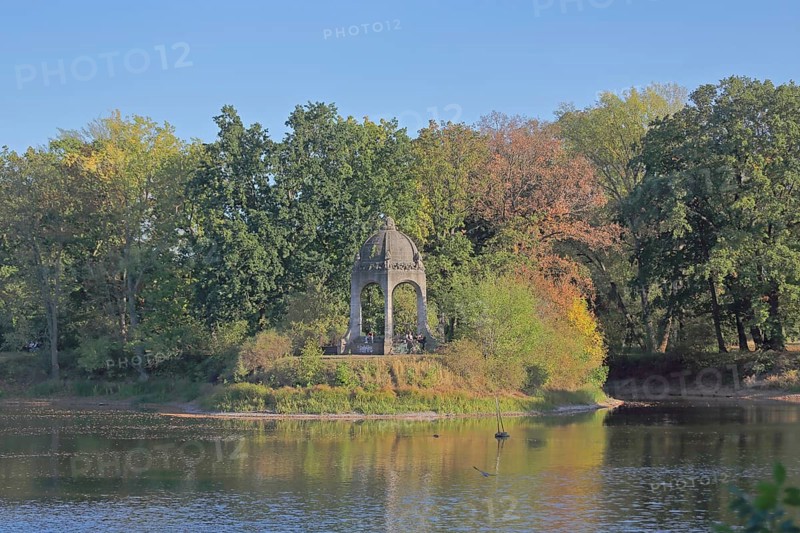 Temple of Venus at Adolf-Mittag-See, landscape, nature, Marieninsel, Rotehorn, municipal park, Rotehornpark, Magdeburg, Saxony-Anhalt, Germany