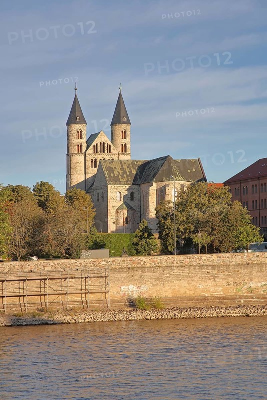 Romanesque church, art museum and Our Lady's Monastery, banks of the Elbe, Elbe, Magdeburg, Romanesque Road, Saxony-Anhalt, Germany